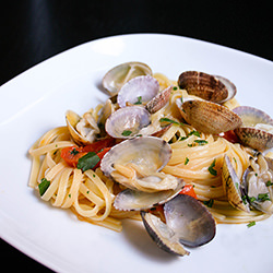 Linguine alle vongole (con pomodorini) 義大利番茄蛤蜊麵（加小番茄版）