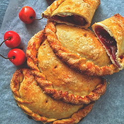 Cherry hand pies 櫻桃派