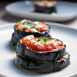 Eggplant Mozzarella Stacks 莫札雷拉乳酪茄子塔