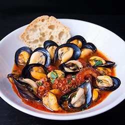 Zuppa di Cozze del Giovedì Santo 拿波里番茄淡菜海鮮湯